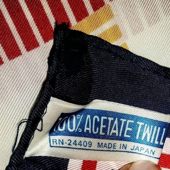 ❤️ Square Scarf #hundredsofscarves - Picture 4 of 6